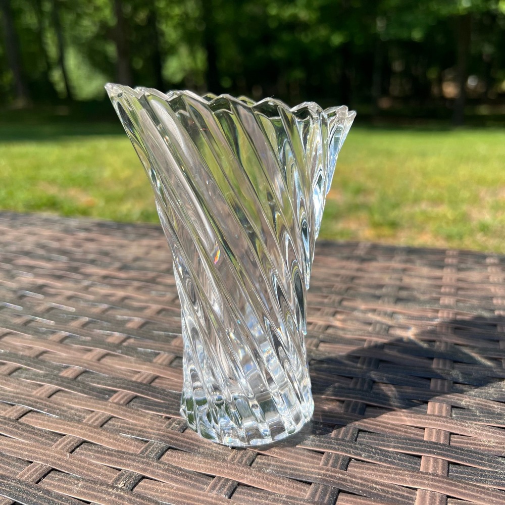 Mikasa Vision Clear‎ Crystal Bud Vase Swirl Pattern Scalloped Rim 4.5"